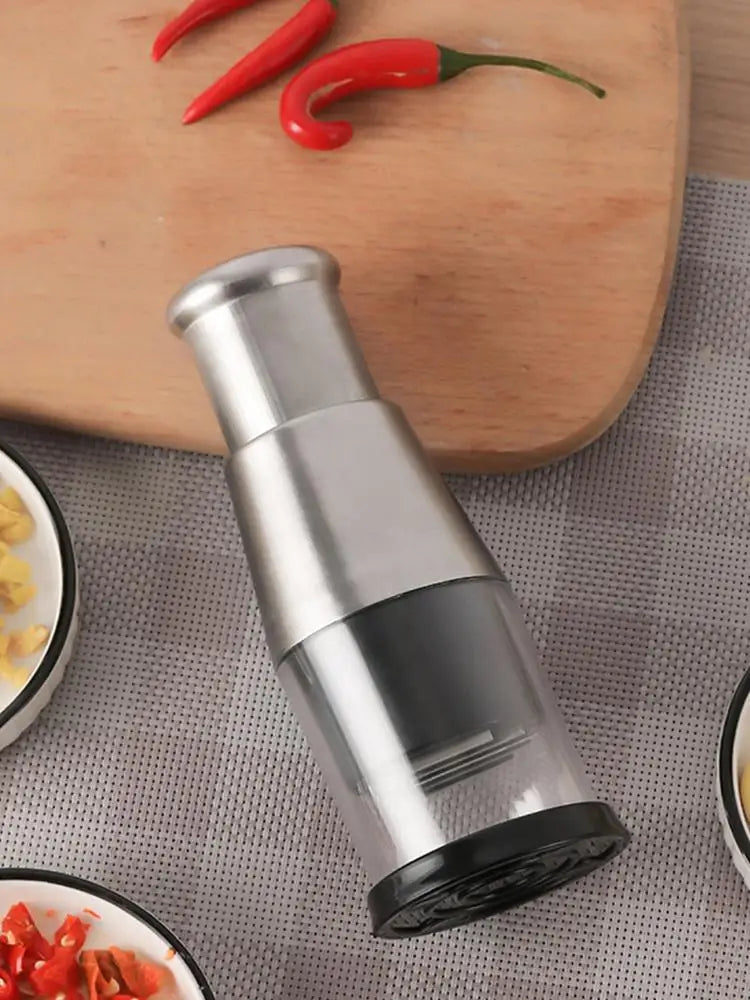 Effortless Garlic Chopper: Instant Mincing, No Tears!