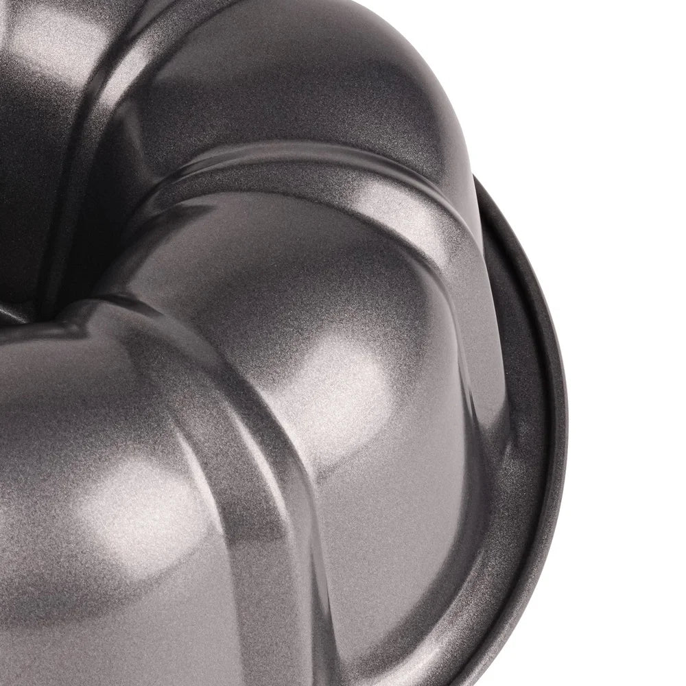 10" Fluted Carbon Steel Cake Pan - Non-Stick Baking Perfection