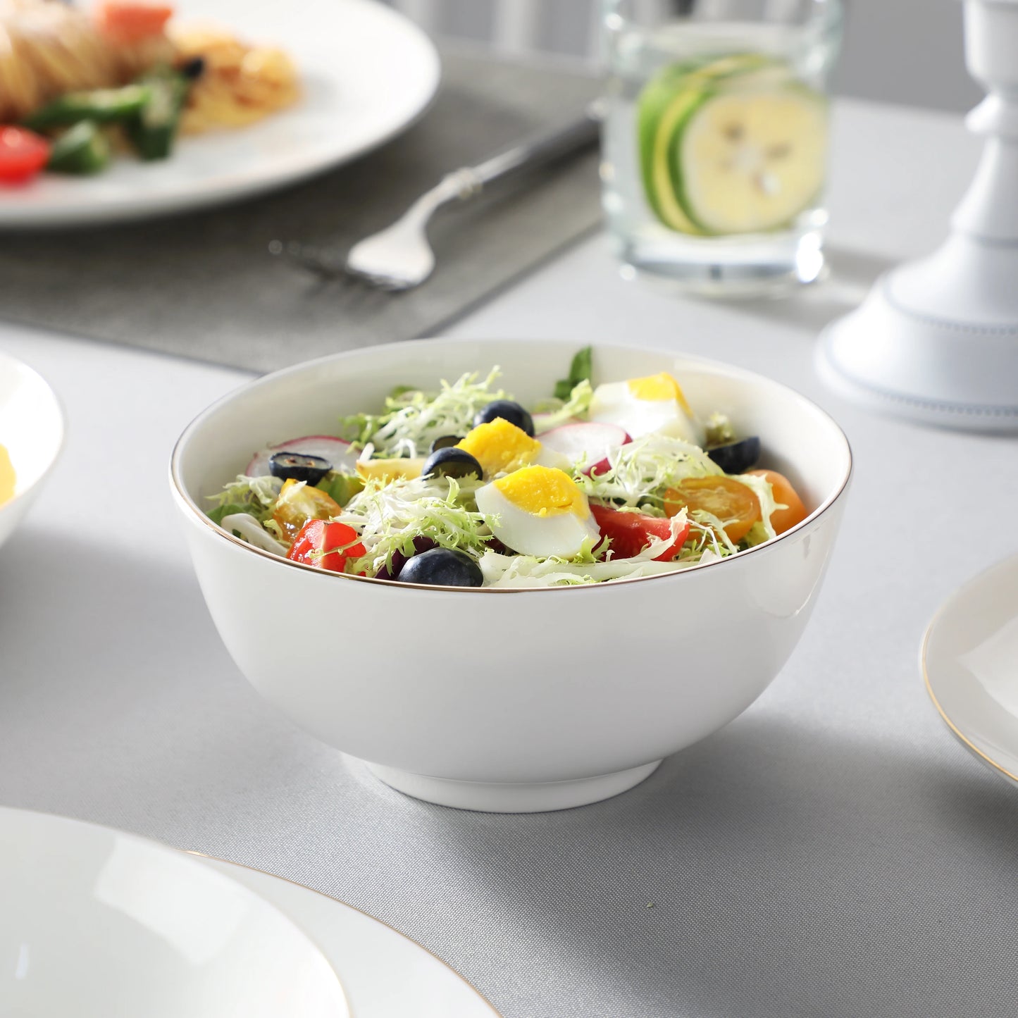 Elegant 16/32-Piece Dinnerware Set - Gold Rimmed White Porcelain