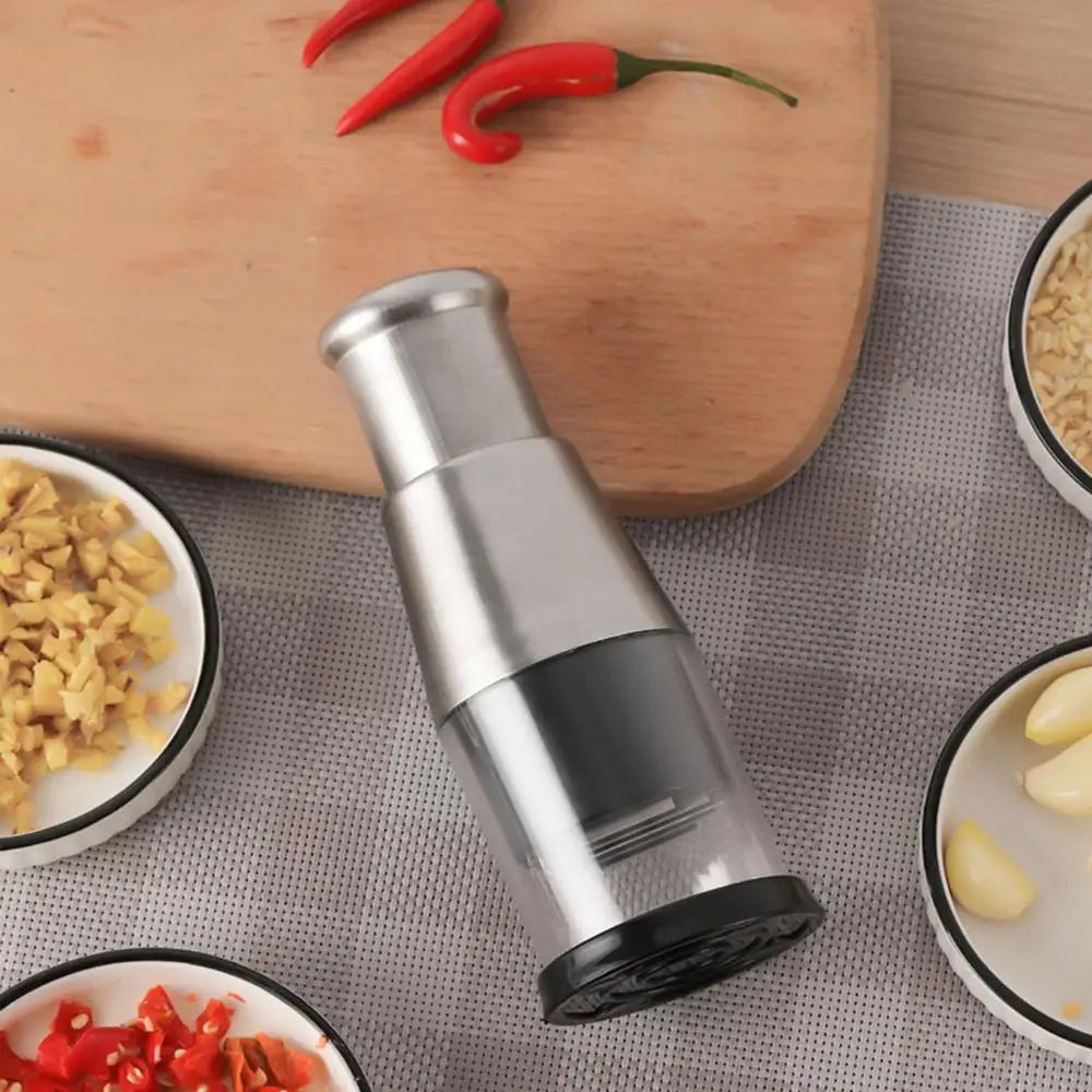 Effortless Garlic Chopper: Instant Mincing, No Tears!
